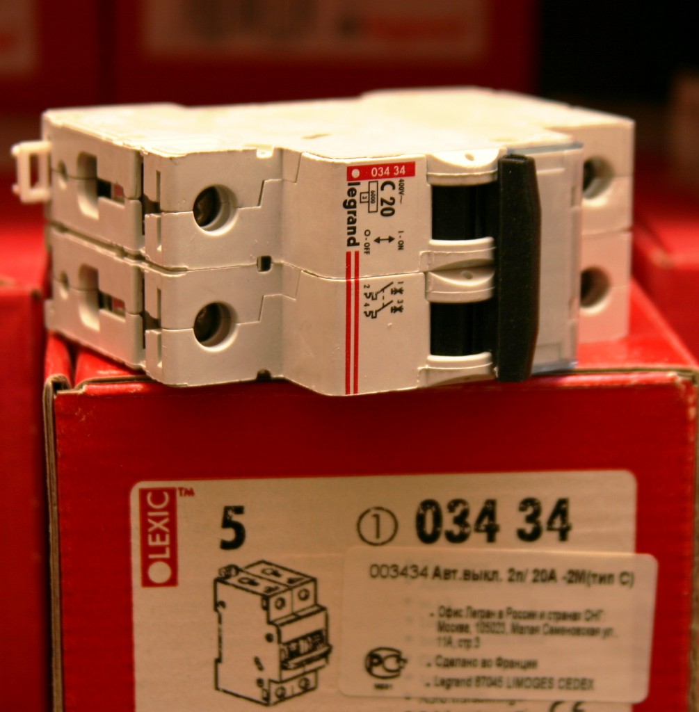 Двухполюсный автомат (2 модуля)