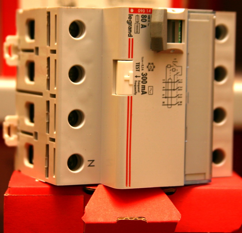 УЗО трехфазное (4 модуля)