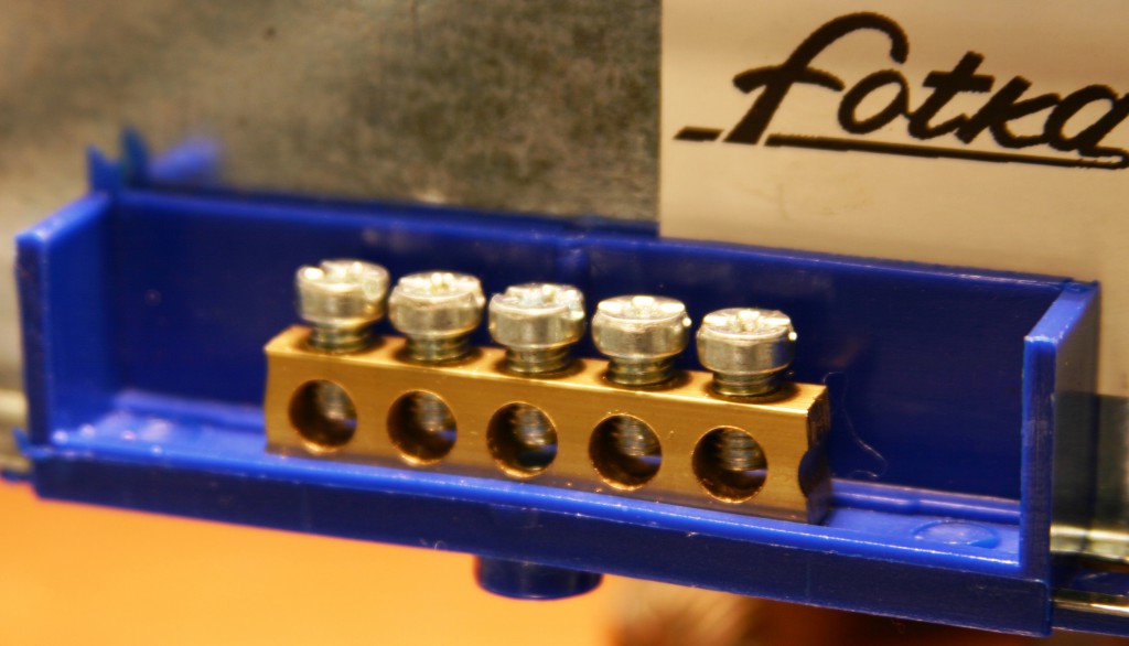  Латунные шины с винтовыми зажимами