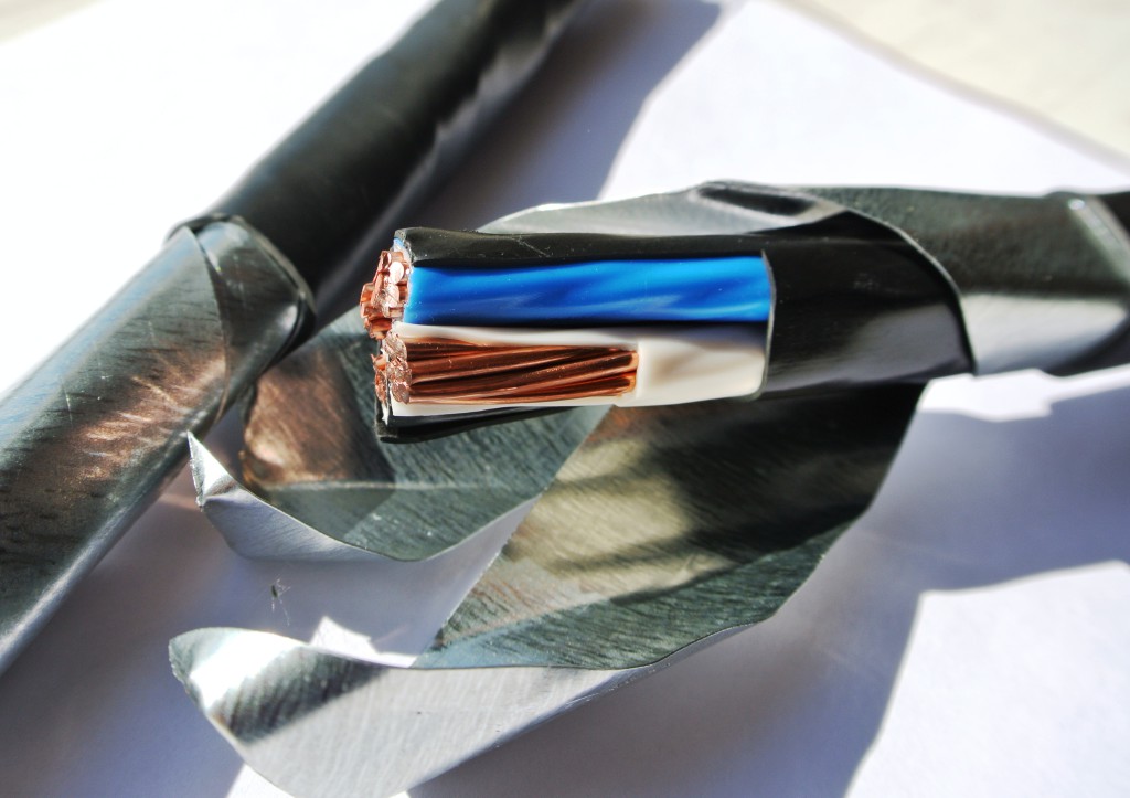 Бронированный медный кабель ВБбШв для укладки в земле