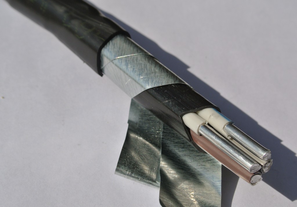 Бронированный алюминиевый кабель АВБбШв для укладки в земле