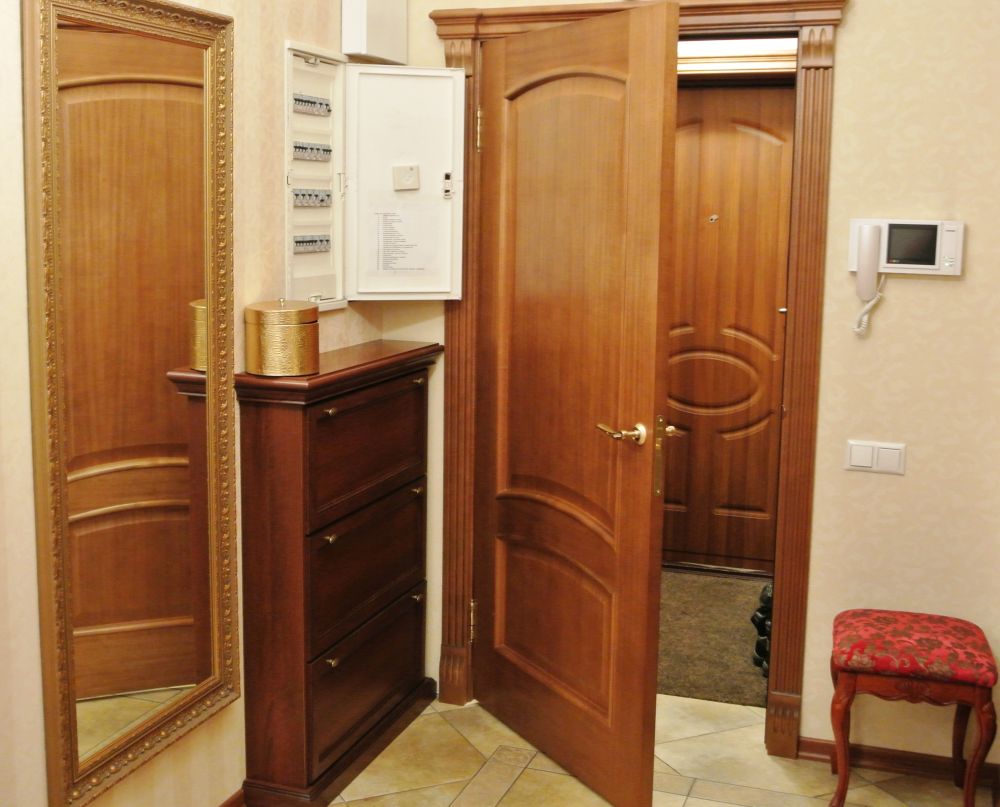 Установка электрического щитка в квартире и в загородном доме